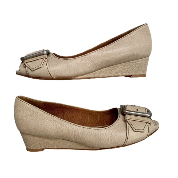 Fossil Cream Peep Toe Buckle Wedges Size 7 - Picture 7 of 7